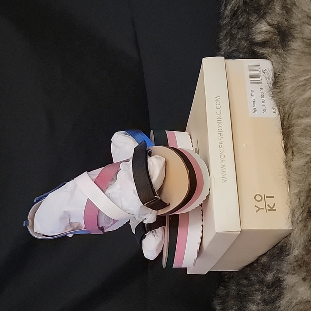 NWT Yoki Chunky Sole Sandles 10 M